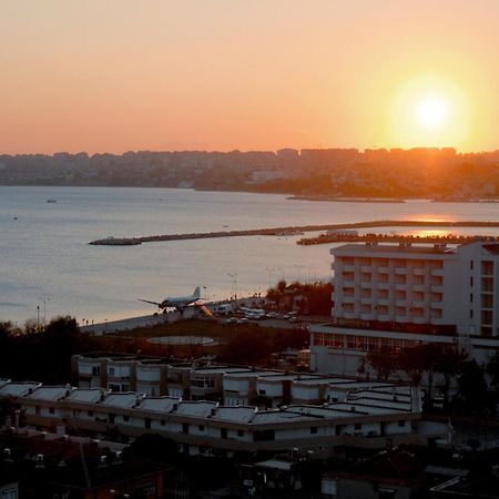 Eser Premium Hotel & Spa Büyükçekmece Exterior foto Sunset over the Gulf of Chania