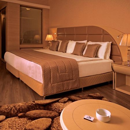 Eser Premium Hotel & Spa Büyükçekmece Exterior foto A room at the hotel