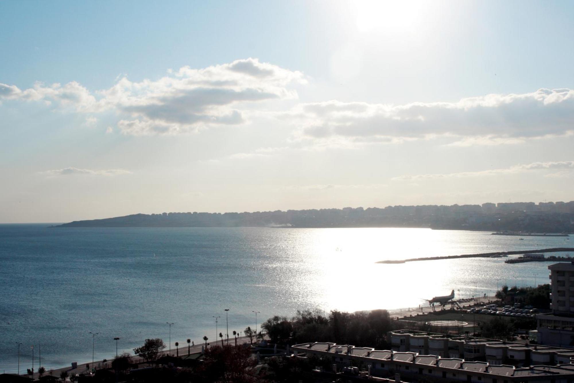 Eser Premium Hotel & Spa Büyükçekmece Exterior foto View of the Sea of Galilee