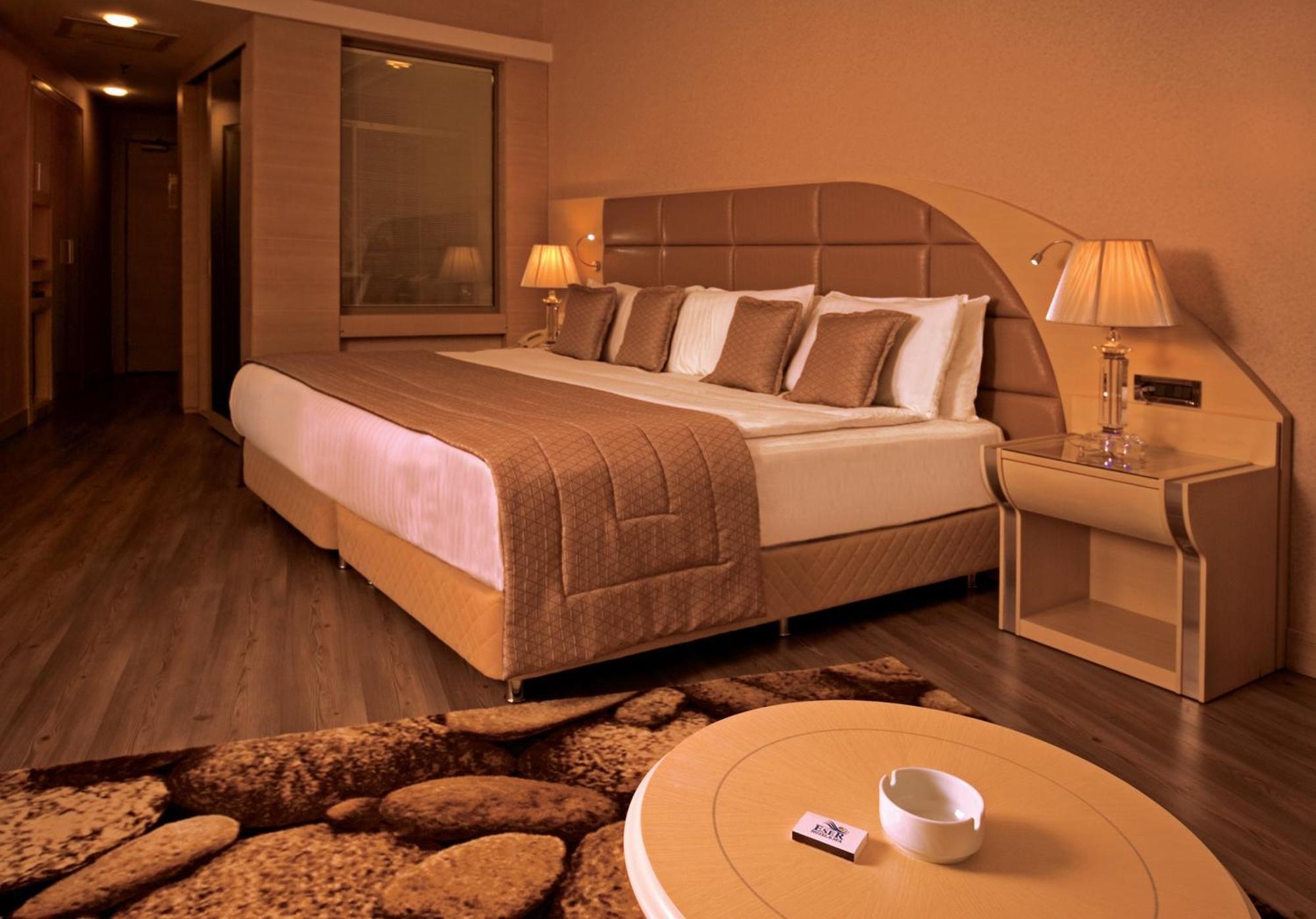 Eser Premium Hotel & Spa Büyükçekmece Exterior foto A room at the hotel