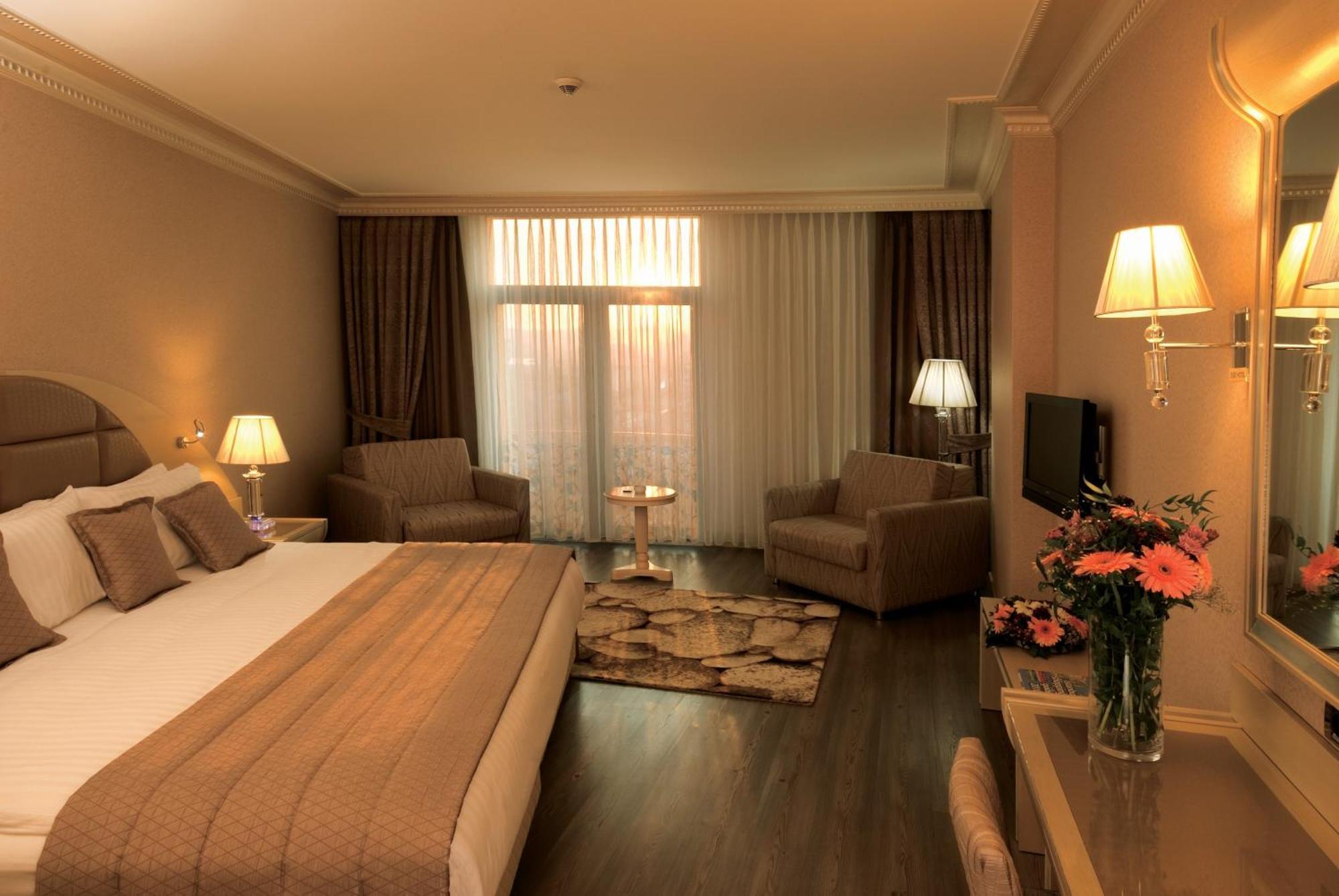 Eser Premium Hotel & Spa Büyükçekmece Exterior foto A room at the hotel