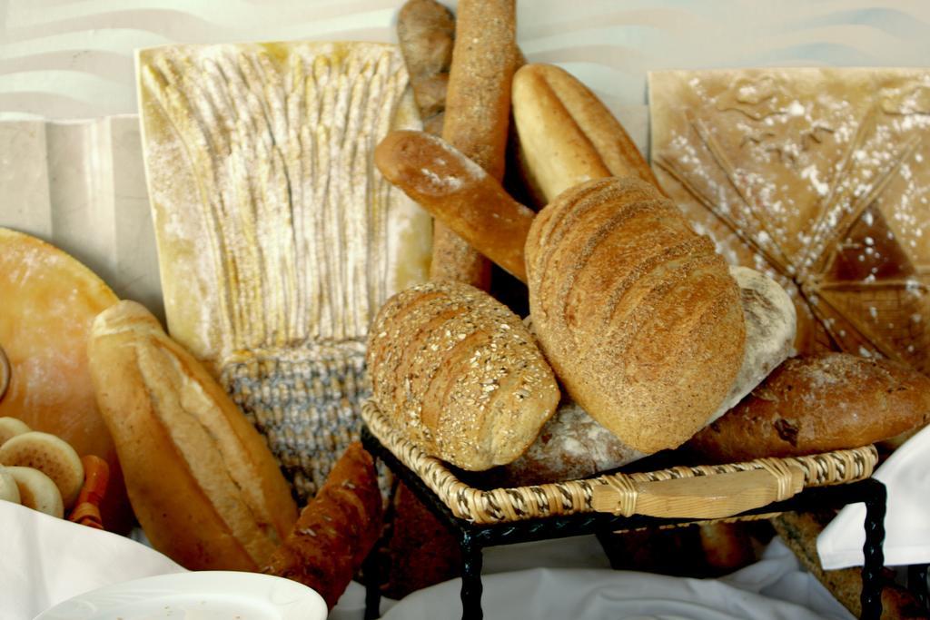 Eser Premium Hotel & Spa Büyükçekmece Exterior foto Bread