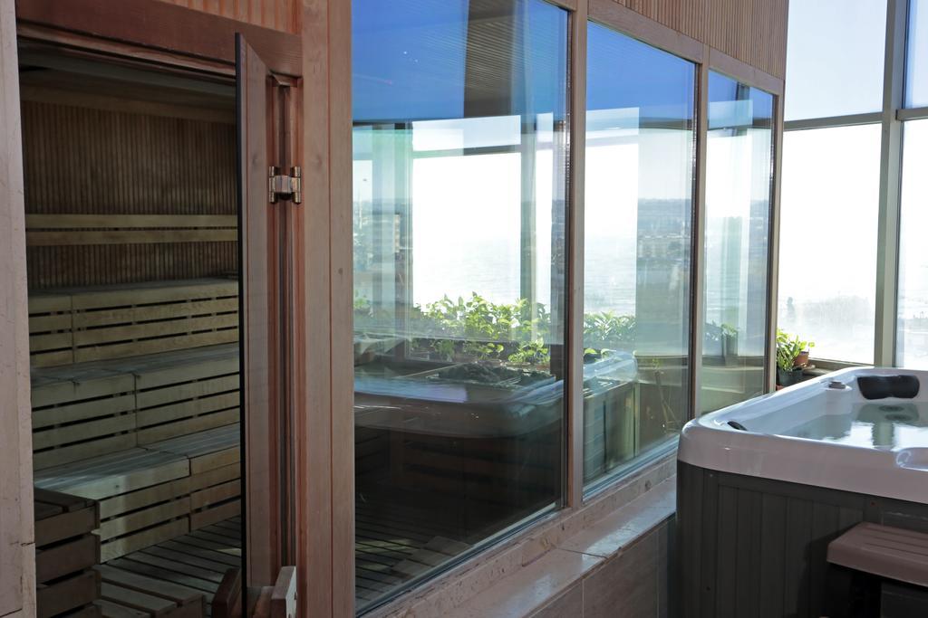 Eser Premium Hotel & Spa Büyükçekmece Exterior foto A sauna in a spa
