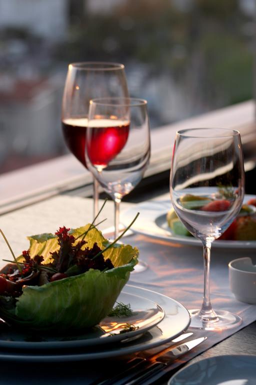 Eser Premium Hotel & Spa Büyükçekmece Exterior foto Wine glasses