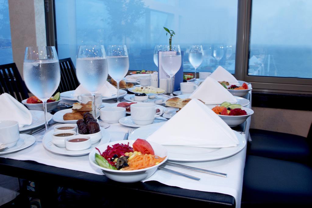 Eser Premium Hotel & Spa Büyükçekmece Exterior foto A table set for a meal