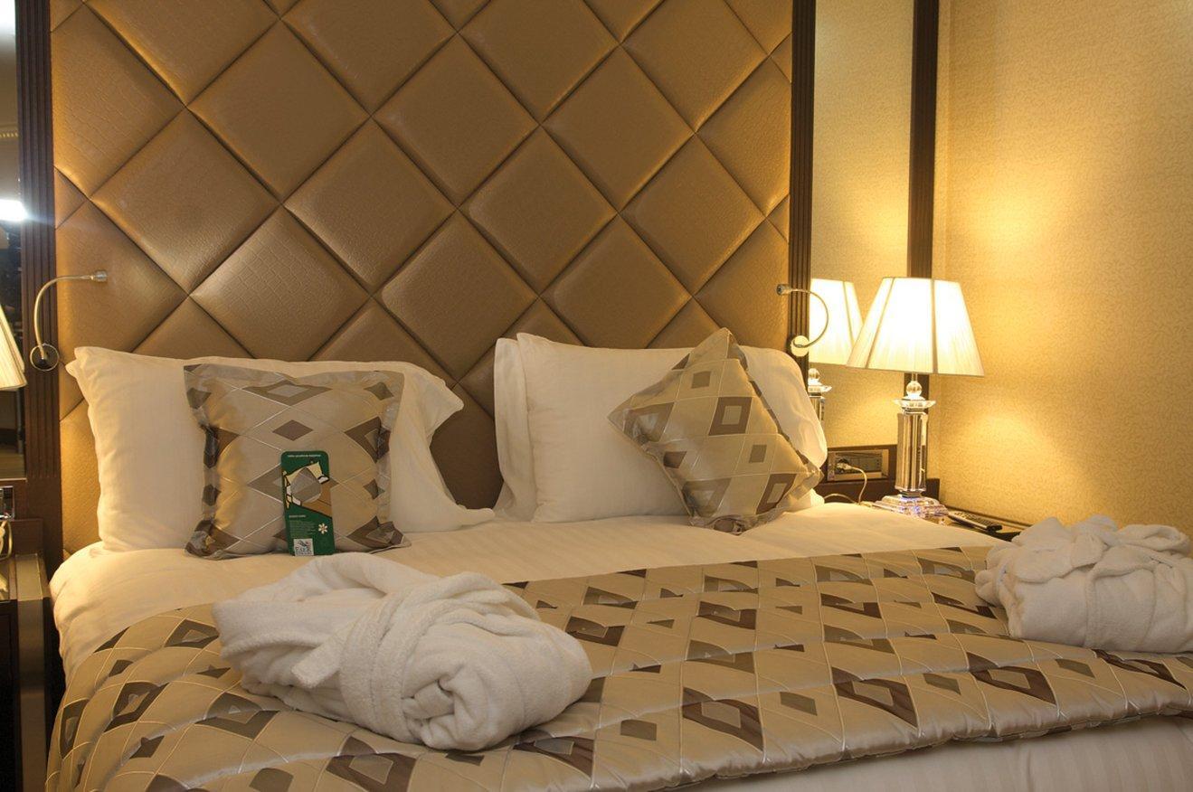 Eser Premium Hotel & Spa Büyükçekmece Habitación foto A bedroom at the hotel