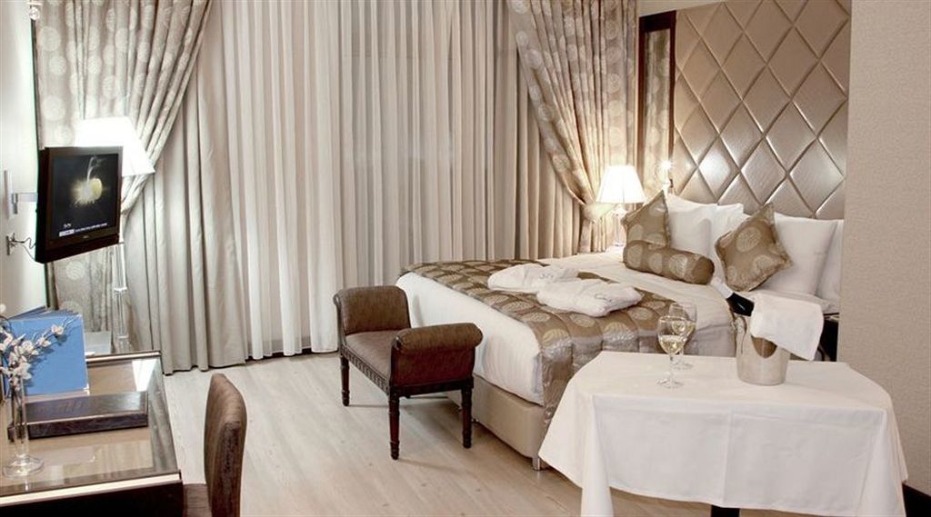 Eser Premium Hotel & Spa Büyükçekmece Exterior foto A bedroom at the hotel