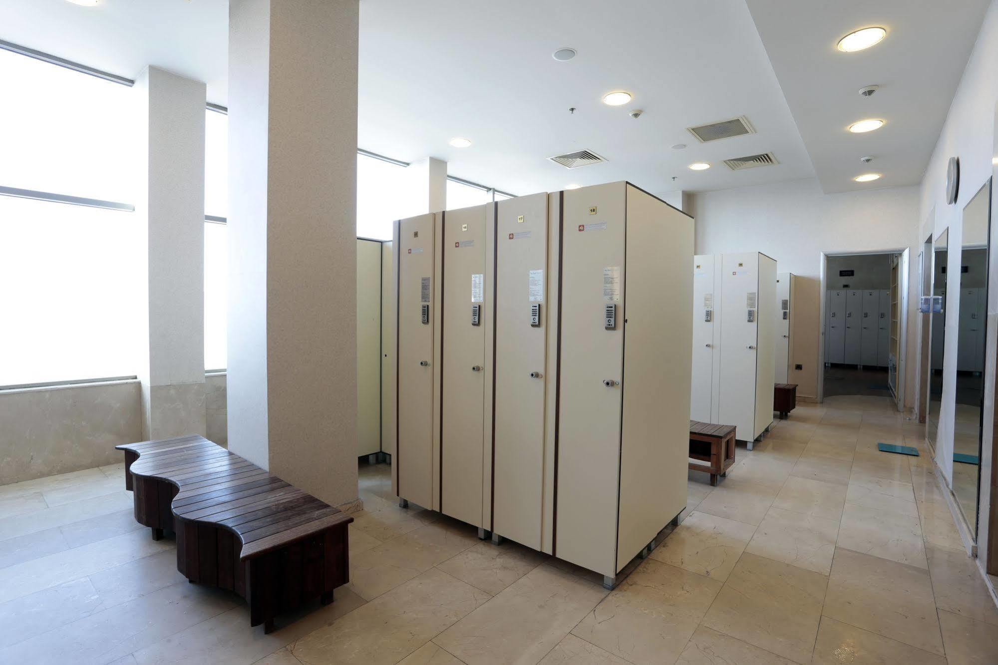 Eser Premium Hotel & Spa Büyükçekmece Exterior foto A locker room