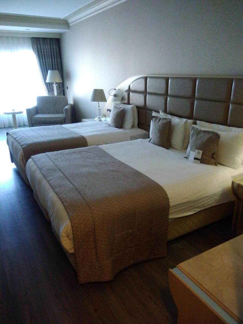 Eser Premium Hotel & Spa Büyükçekmece Exterior foto A room at the hotel